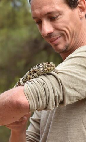 Arnaud Lyet holding a chameleon