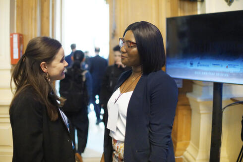 Meredith Soward chats with Betty Osei Bonsu at an event 