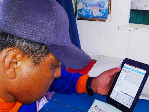 Fisherman uses e-logbooks in Ecuador Orlin Quinde