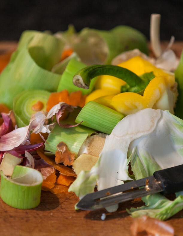 A pile of food scraps on a cutting board.