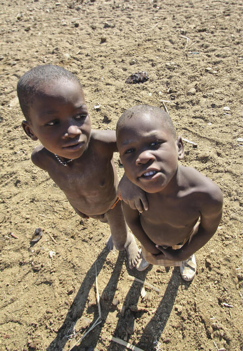 kids looking up