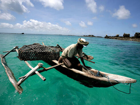 Fisherman basket fishes off Tanazania coast