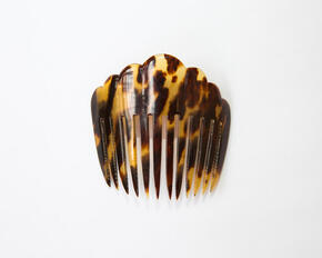 Tortoise shell hair comb