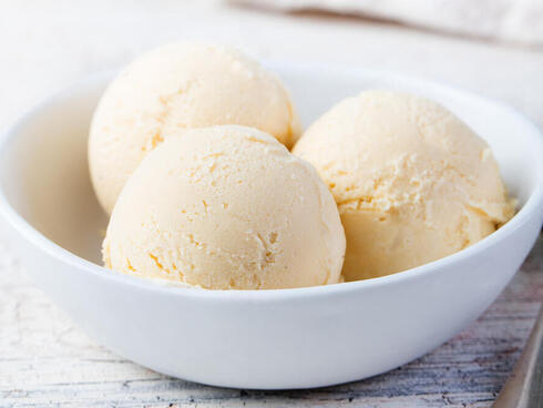 Scoops of vanilla ice cream