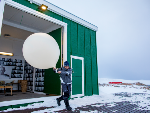 Mikkel Bronlund prepares the weather balloon at Ittoqqortoormiit weather station.