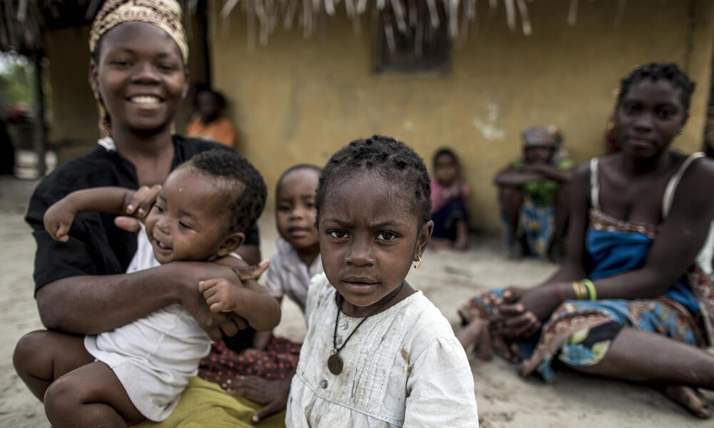 Women with children, Mozambique