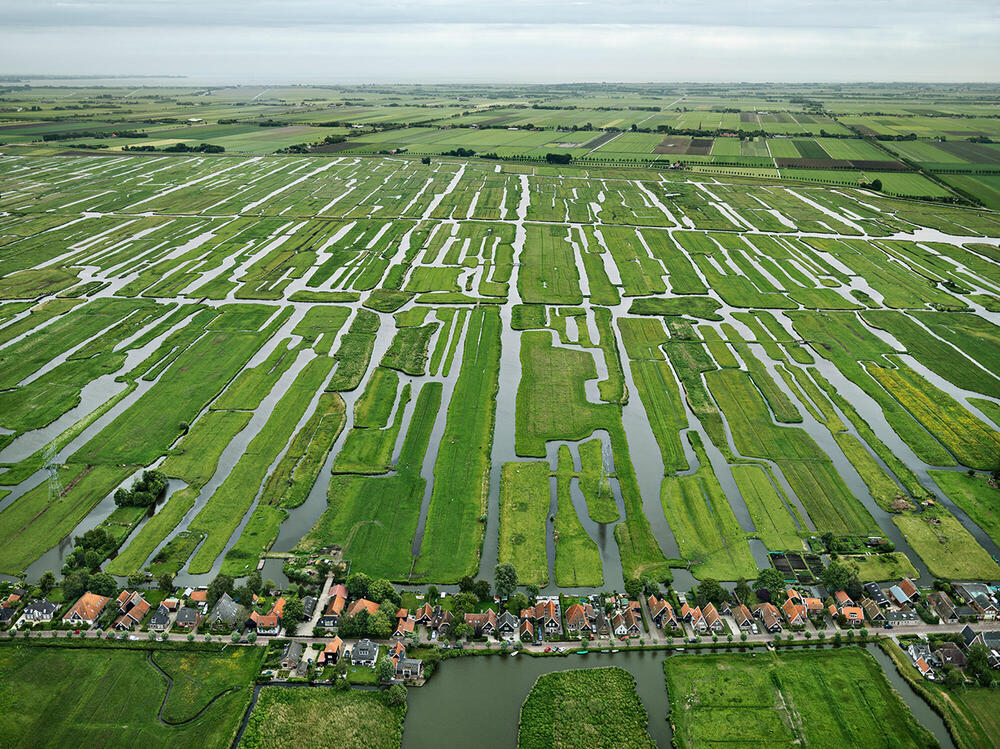 Gallery: Photographs by Edward Burtynsky, Magazine Articles