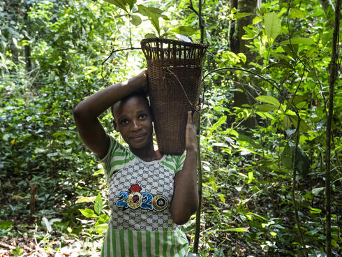 Prisca BOUGOE, from the village of Yandoumbé, and member of the Ndima-Kali Association, an organization comprised of local BaAka people living around the Dzanga-Sangha Special Reserve, Central African Republic
